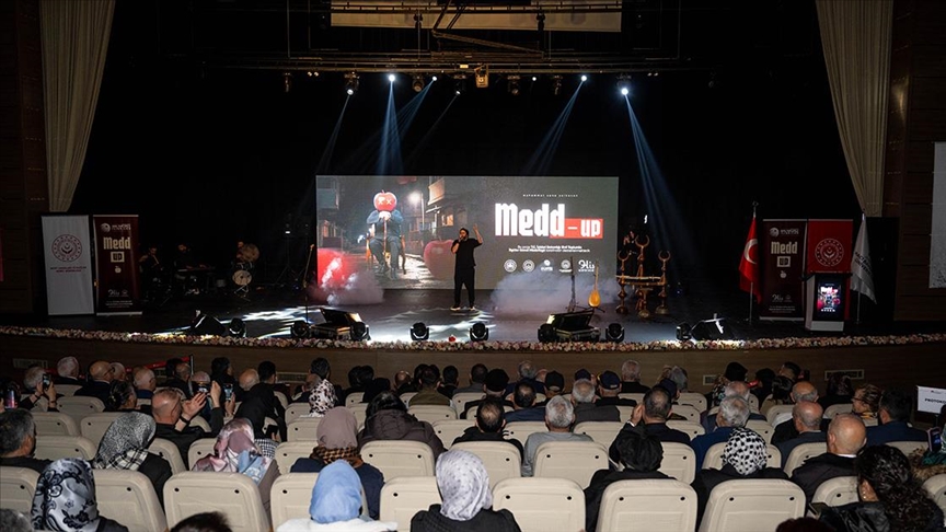 Başkentte "Medd-Up" sahne gösterisi izleyiciyle buluştu