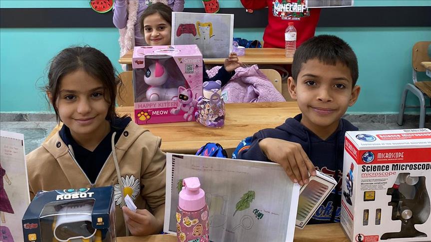 BİRUPSA'dan deprem bölgesindeki çocuklara oyuncak desteği