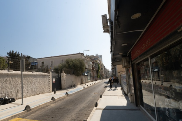 Alsancak Kıbrıs Şehitleri Caddesi’nde zemin yenileme çalışmaları başladı
