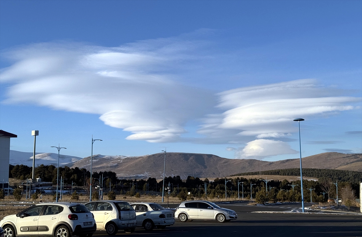 Ardahan'da mercek bulutları görüldü Ardahan'da mercek bulutları görüldü