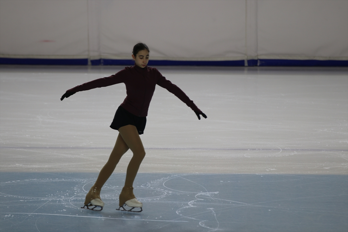 Artistik Buz Pateni Türkiye Şampiyonası, Kocaeli'de başladı