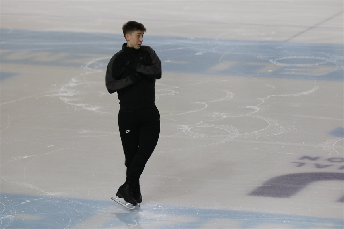 Artistik Buz Pateni Türkiye Şampiyonası, Kocaeli'de başladı