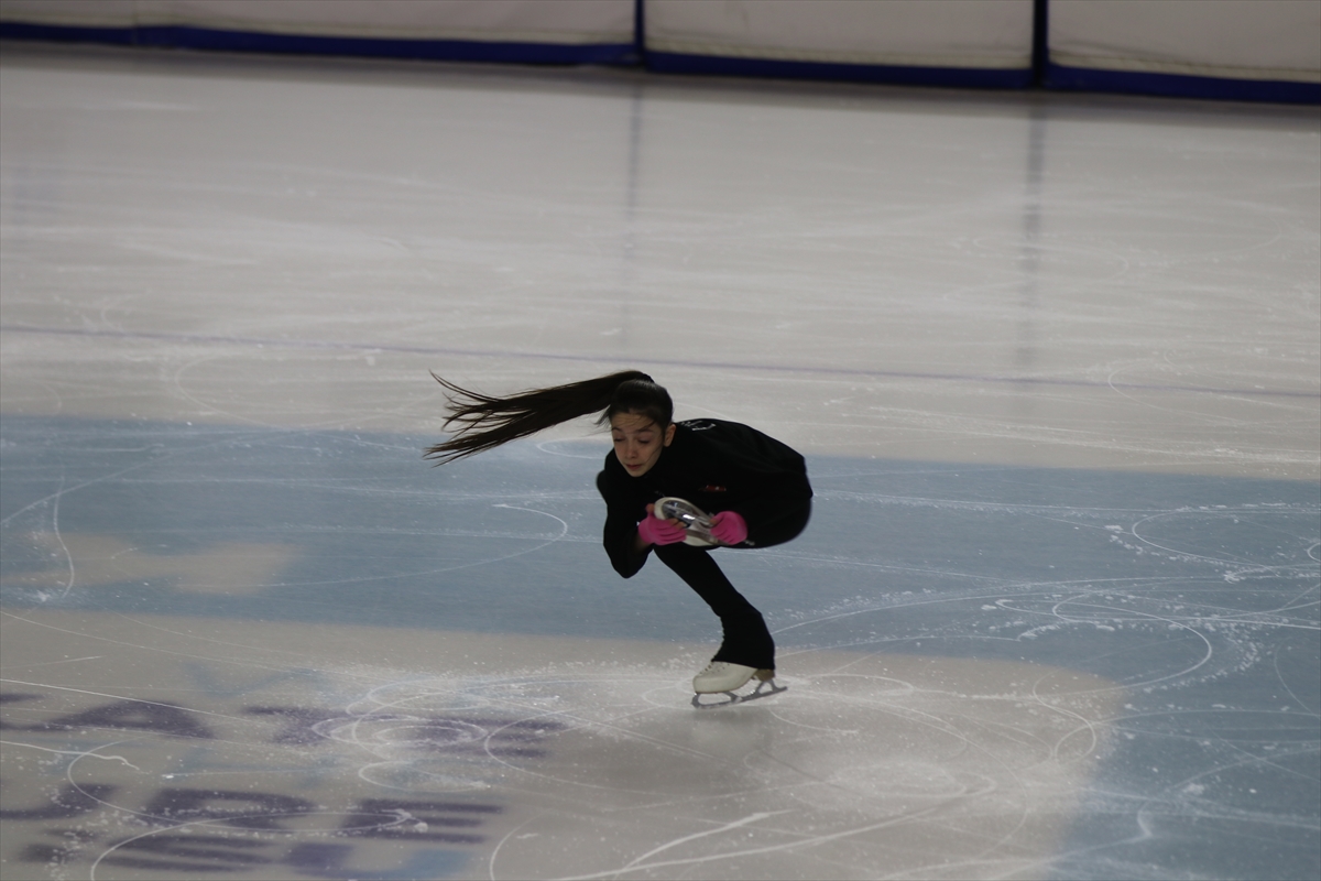 Artistik Buz Pateni Türkiye Şampiyonası, Kocaeli'de başladı