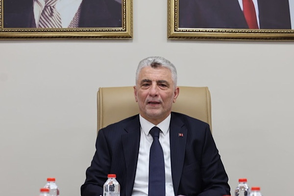 Bakan  Bolat, Anadolu Usta Eller Çarşısı'nı ziyaret etti