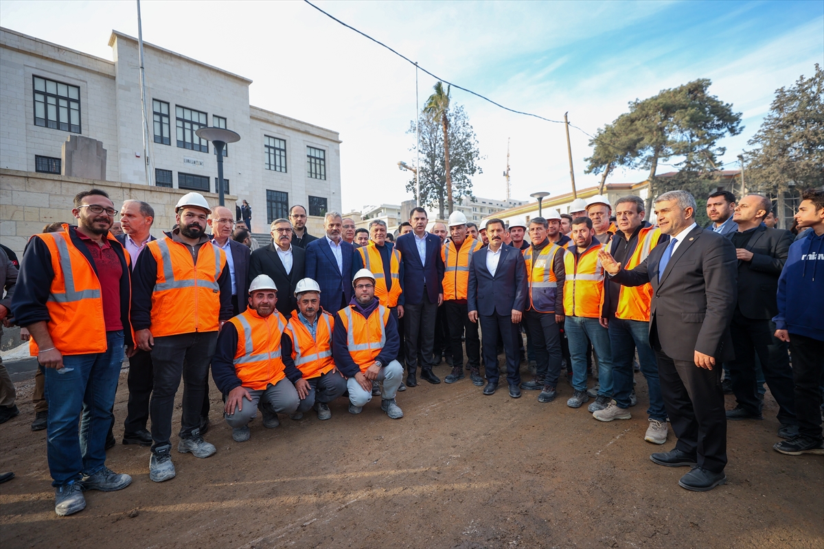 Bakan Kurum, Hatay'da, 455 bininci afet konutu teslimi öncesi incelemelerde bulundu Bakan Kurum, Hatay'da, 455 bininci afet konutu teslimi öncesi incelemelerde bulundu