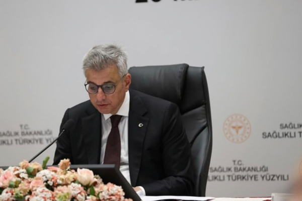 Bakan Memişoğlu sağlıkçıları ziyaret etti Bakan Memişoğlu sağlıkçıları ziyaret etti