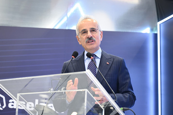 Bakan Uraloğlu, Iraklı mevkidaşı El-Haseni ile Kalkınma Yolu Projesi'ni görüştü