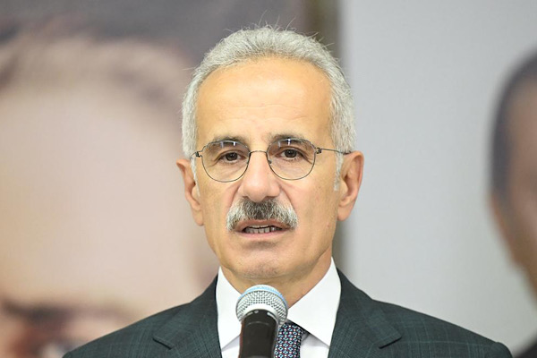 Bakan Uraloğlu, Isparta Belediye Başkanı Başdeğirmen ile görüştü