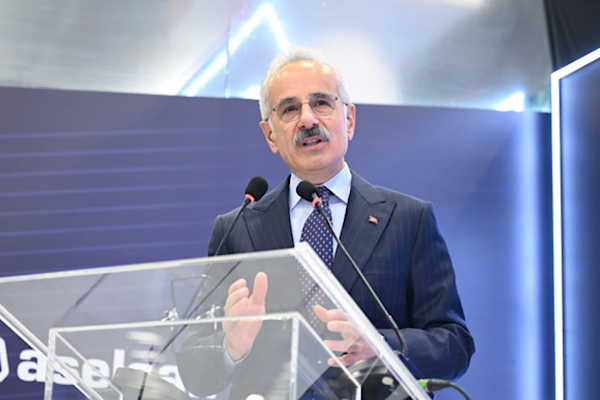 Bakan Uraloğlu, Rize Valiliği'ni ziyaret etti Bakan Uraloğlu, Rize Valiliği'ni ziyaret etti