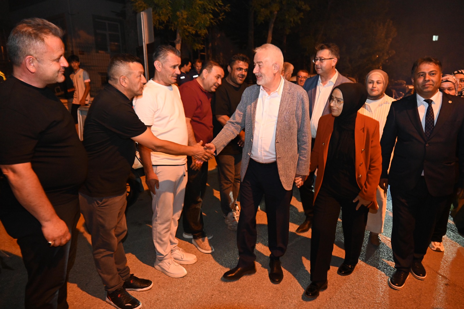 Başkan Başdeğirmen, Yedişehitler Mahallesi'nde vatandaşların taleplerini dinledi