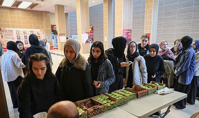 Bayrampaşa Belediyesi'nden lise son sınıf öğrencilerine YKS semineri