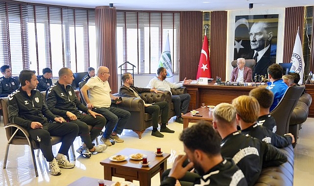 Burhaniye Belediyespor Futbol A Takımı'ndan Başkan Deveciler'e Ziyaret