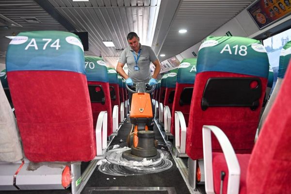 Bursa’da toplu taşıma araçlarında temizlik çalışmaları sürüyor