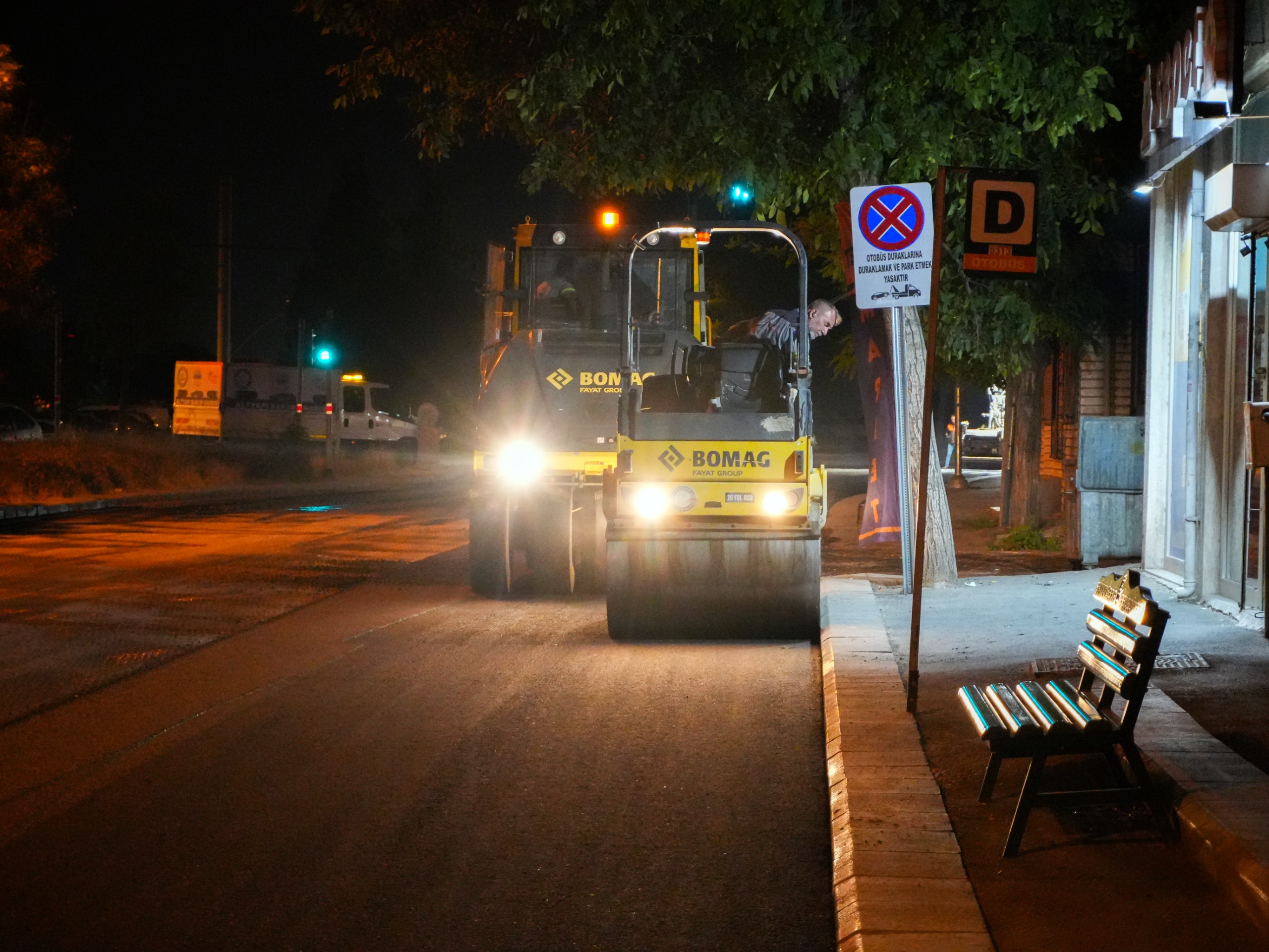 Büyükşehir ekipleri çalışmalarını gece boyunca sürdürdü