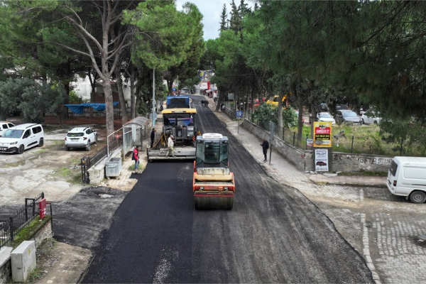 Büyükşehirden Muradiye Mahallesi’nde sıcak asfalt çalışması