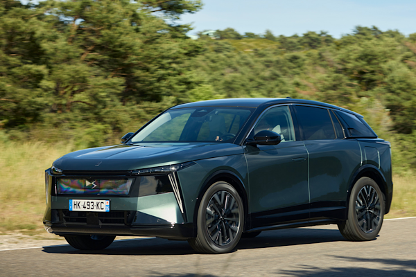 DS Automobiles, DS N°7 ve yeni konsept otomobilini Paris’te sergileyecek