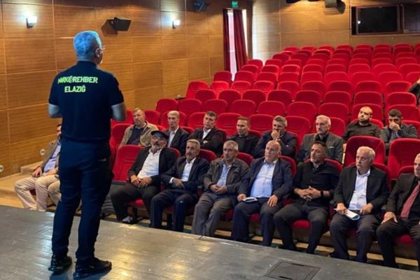 Elazığ'da Muhtarlara Uyuşturucuyla Mücadele Bilgilendirme Toplantısı düzenlendi