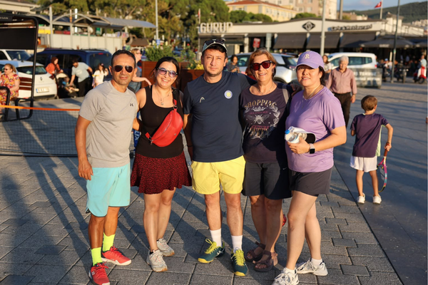 Gemlik'te tenis etkinliği düzenlendi Gemlik'te tenis etkinliği düzenlendi