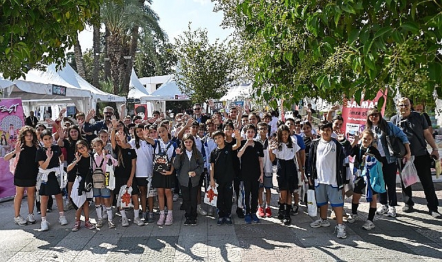İZKİTAP'ta edebiyat ve kitaplarla dolu buluşmalar sürüyor