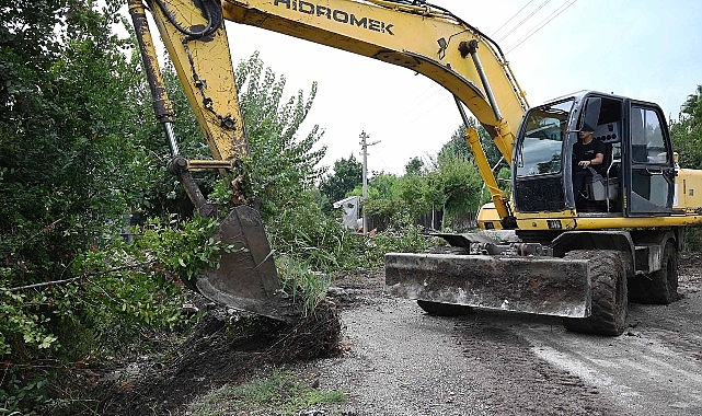 Kemer'de dere temizliği çalışmaları sürüyor