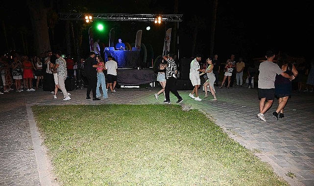 Kemer'de muhteşem Latin dans şovu
