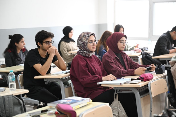 Kernek Külliyesi’nde 200 öğrenci üniversite sınavına hazırlanıyor