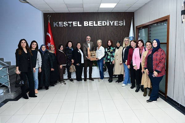 Kestel Belediye Başkanı Erol, Bursa’nın farklı ilçelerinden kadın muhtarları ağırladı