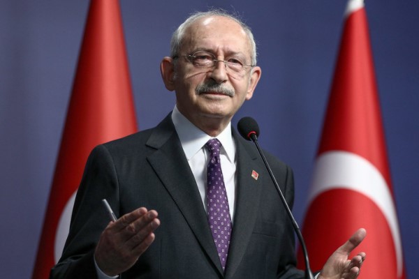 Kılıçdaroğlu, Üniversite Tercih Merkezi’ni ziyaret etti