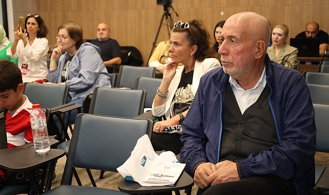 Kolombiyalı gazeteci Silvana Paternostro Kitap Fuarı'nda konuştu;  “Tarih ve Roman birbirinden ayrılmaz parçalardır"