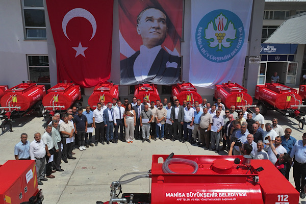  Manisa'da kırsal mahallelere 50 su tankeri daha teslim edildi