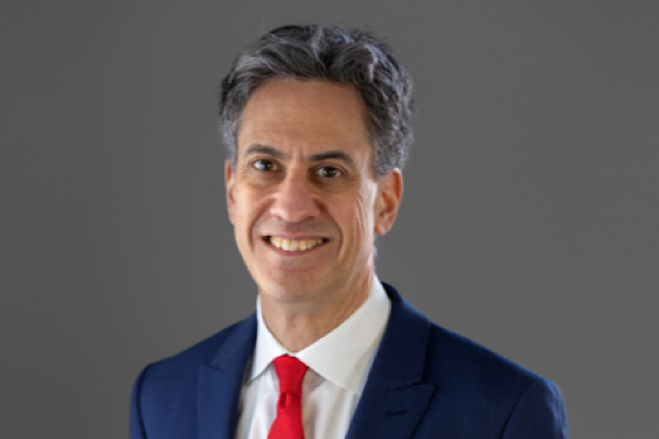 Miliband: Avrupa'daki orman yangınları iklim krizinin etkilerini gösteriyor