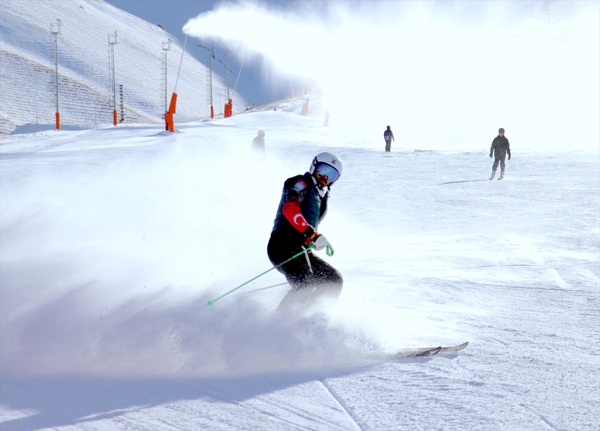 Milli kayakçı Bünyamin Çelik olimpiyat hayaliyle yoğun çalışıyor