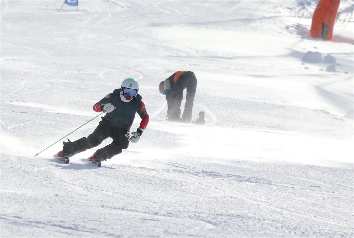 Milli kayakçı Bünyamin Çelik olimpiyat hayaliyle yoğun çalışıyor