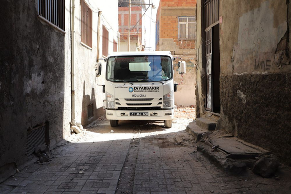 Muradiye Mahallesi'nde metruk yapıların yıkımı sürüyor