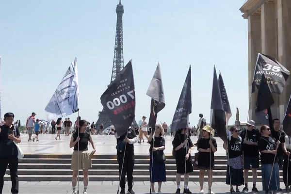 Paris’te "Nanking Katliamı" için anma yürüyüşü