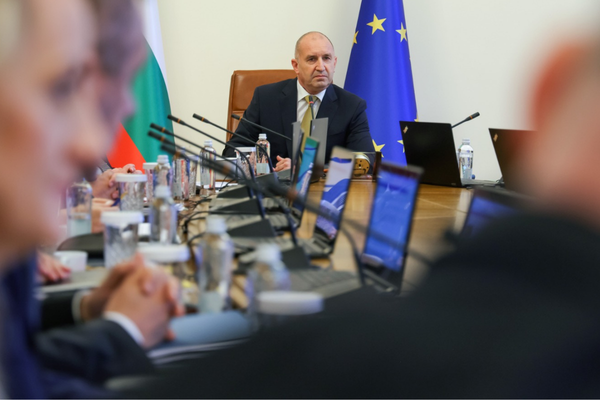 Radev: Büyük siyasi yolsuzluğun ortaya çıkarılması için önemli bir fırsat var Radev: Büyük siyasi yolsuzluğun ortaya çıkarılması için önemli bir fırsat var