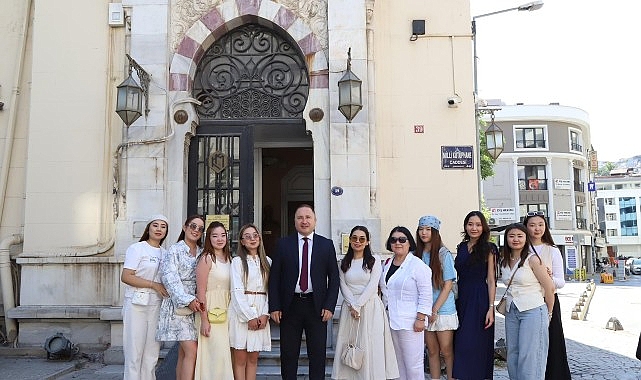 Rektör Prof. Dr. Rasim Akpınar'dan Kazakistanlı Öğrencilere Kemeraltı'nda “Kültür Rehberliği"
