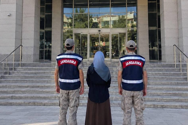 Şanlıurfa’da 19 yıl 3 ay hapis cezası bulunan hükümlü yakalandı Şanlıurfa’da 19 yıl 3 ay hapis cezası bulunan hükümlü yakalandı