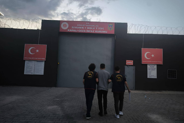 Şanlıurfa'da aranan 2 şahıs jandarma operasyonuyla yakalandı 