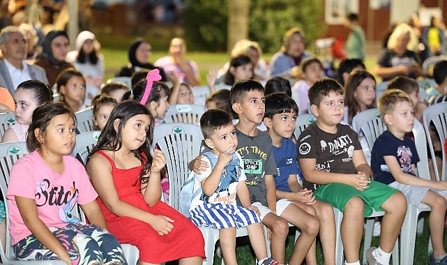 Soğukkuyu Parkı'nda Çocukların Sinema Keyfi
