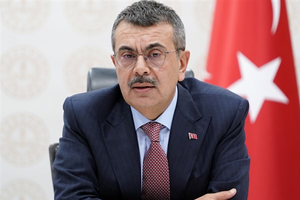 Tekin: Gençlerin krizlere çözüm geliştiren bireyler olarak yetişmesini önemsiyoruz Tekin: Gençlerin krizlere çözüm geliştiren bireyler olarak yetişmesini önemsiyoruz