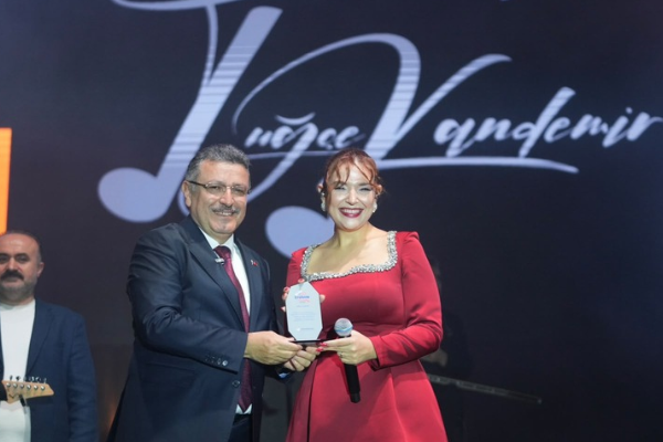 Tuğçe Kandemir Trabzon Gastronomi Festivali’nde sahne aldı