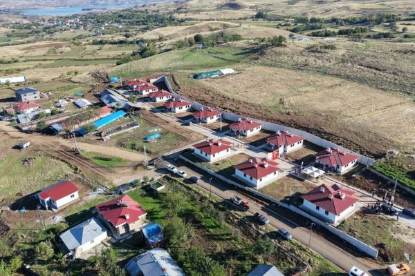 Tunceli’de Burmageçit Köyü’nde 11 kırsal konutun anahtarı teslim edildi
