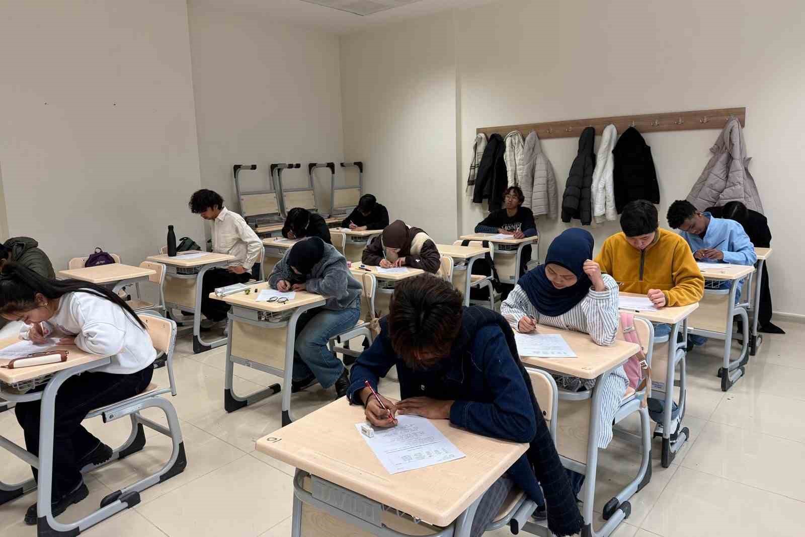 23 farklı ülkeden 111 öğrenci Türkçe eğitimi alıyor
