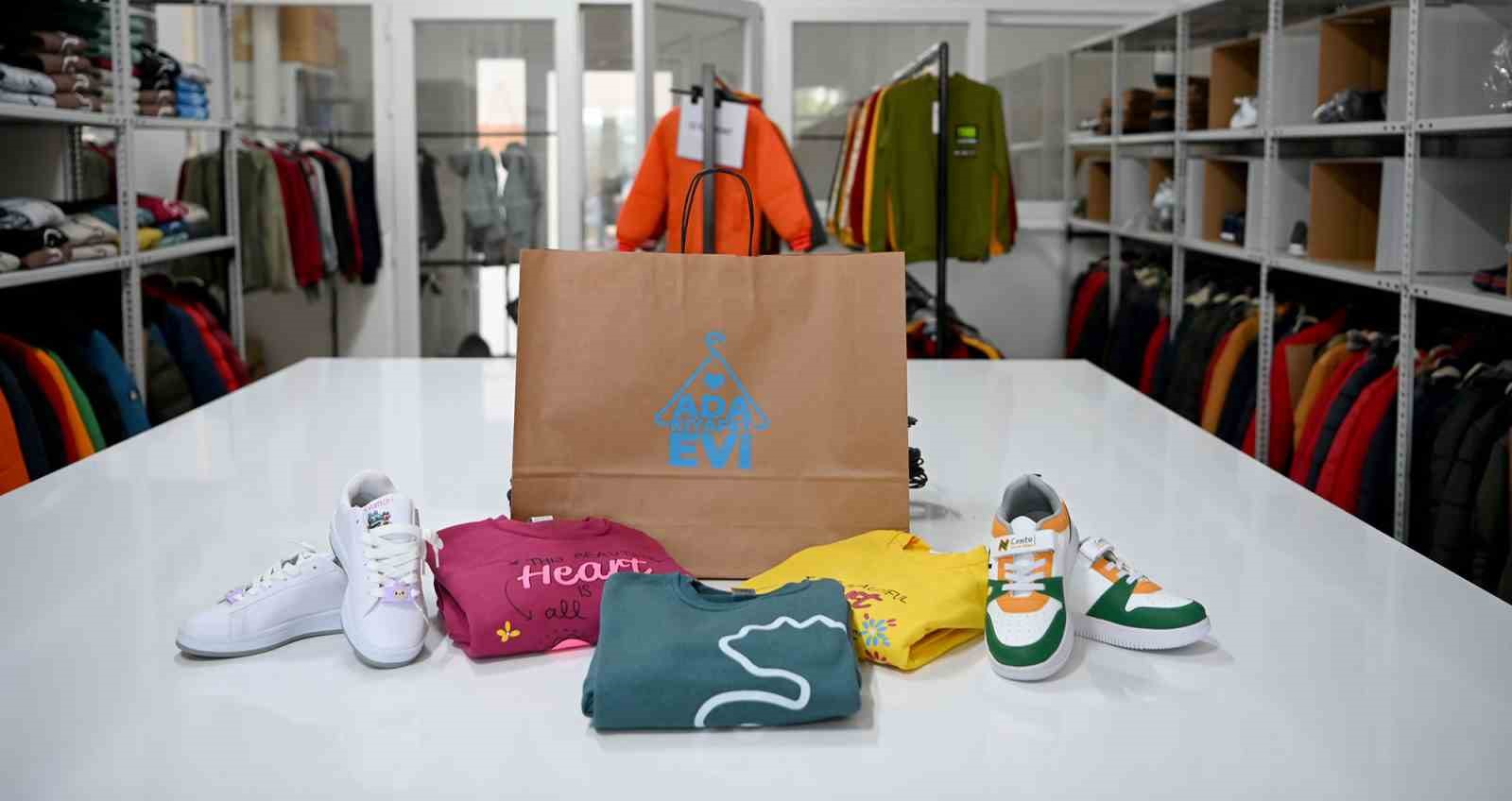 Ada Kıyafet Evi 272 çocuğun yüzünü güldürdü
Ada Kıyafet Evi 272 çocuğun yüzünü güldürdü