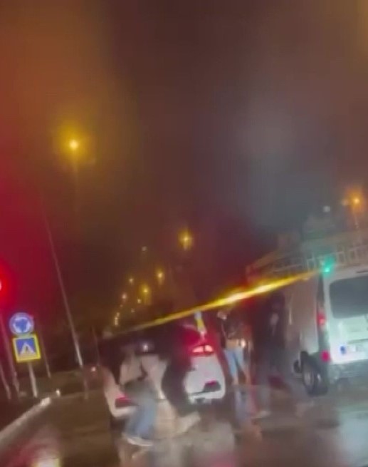 Adana’da trafikte yumruklu kavga kamerada
Adana’da trafikte yumruklu kavga kamerada