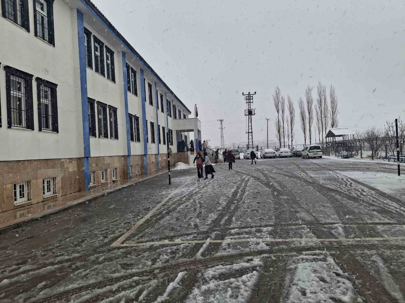 Adıyaman’da iki ilçede daha okullar tatil edildi
Adıyaman’da iki ilçede daha okullar tatil edildi