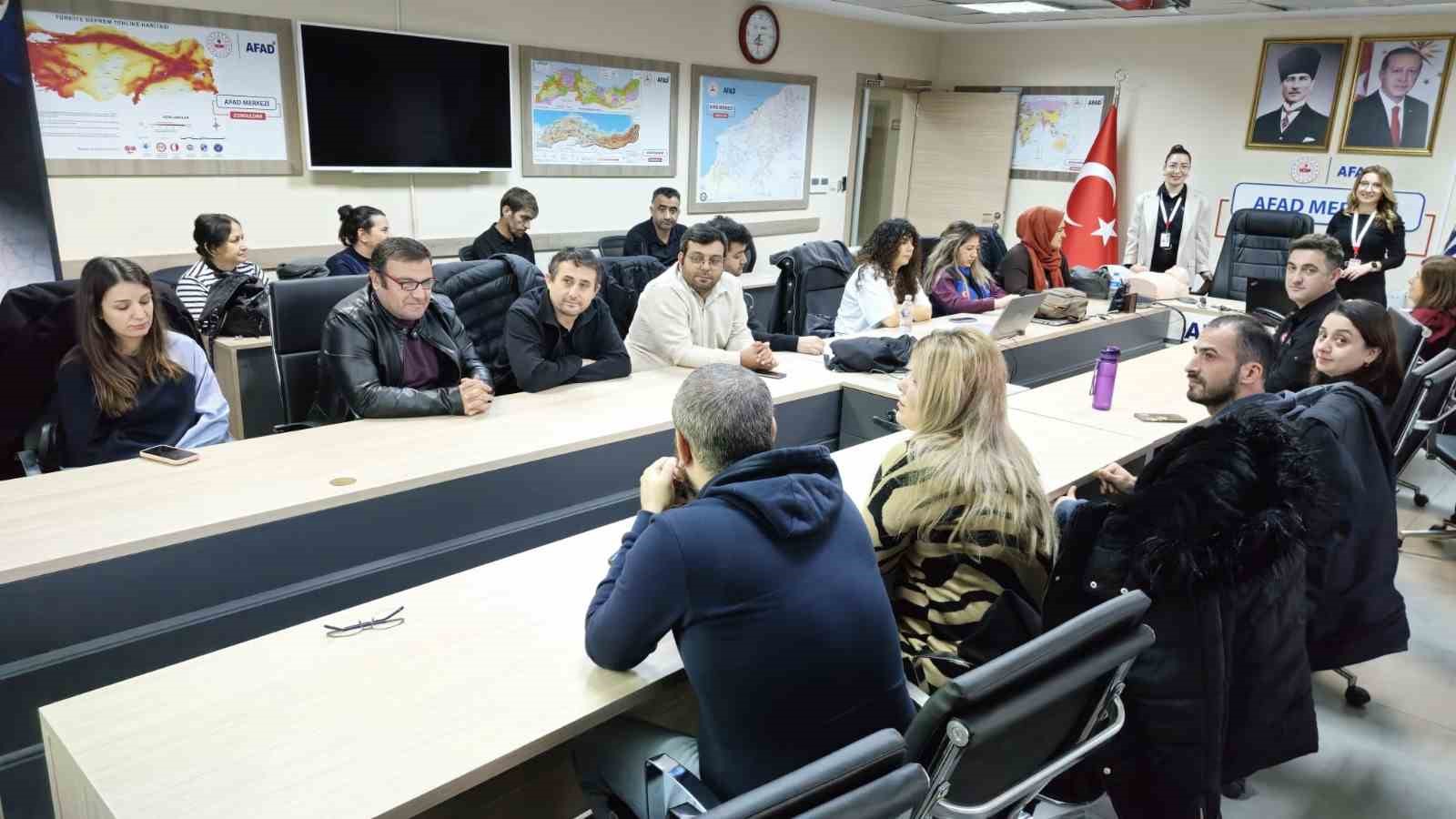 AFAD personeline ilk yardım eğitimi düzenlendi
AFAD personeline ilk yardım eğitimi düzenlendi