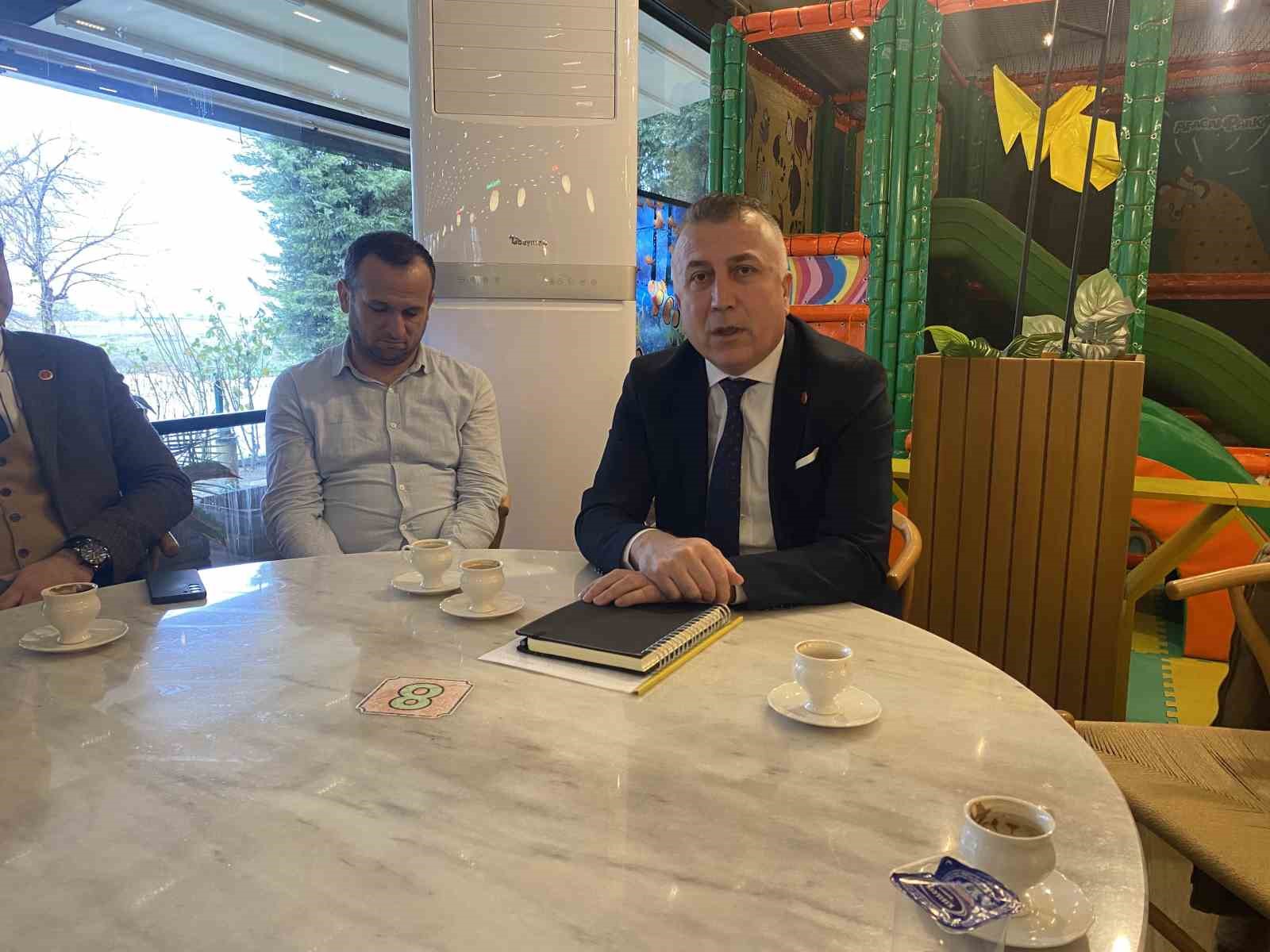 Alaşehir’de üzümün geleceği değerlendirildi
Alaşehir’de üzümün geleceği değerlendirildi