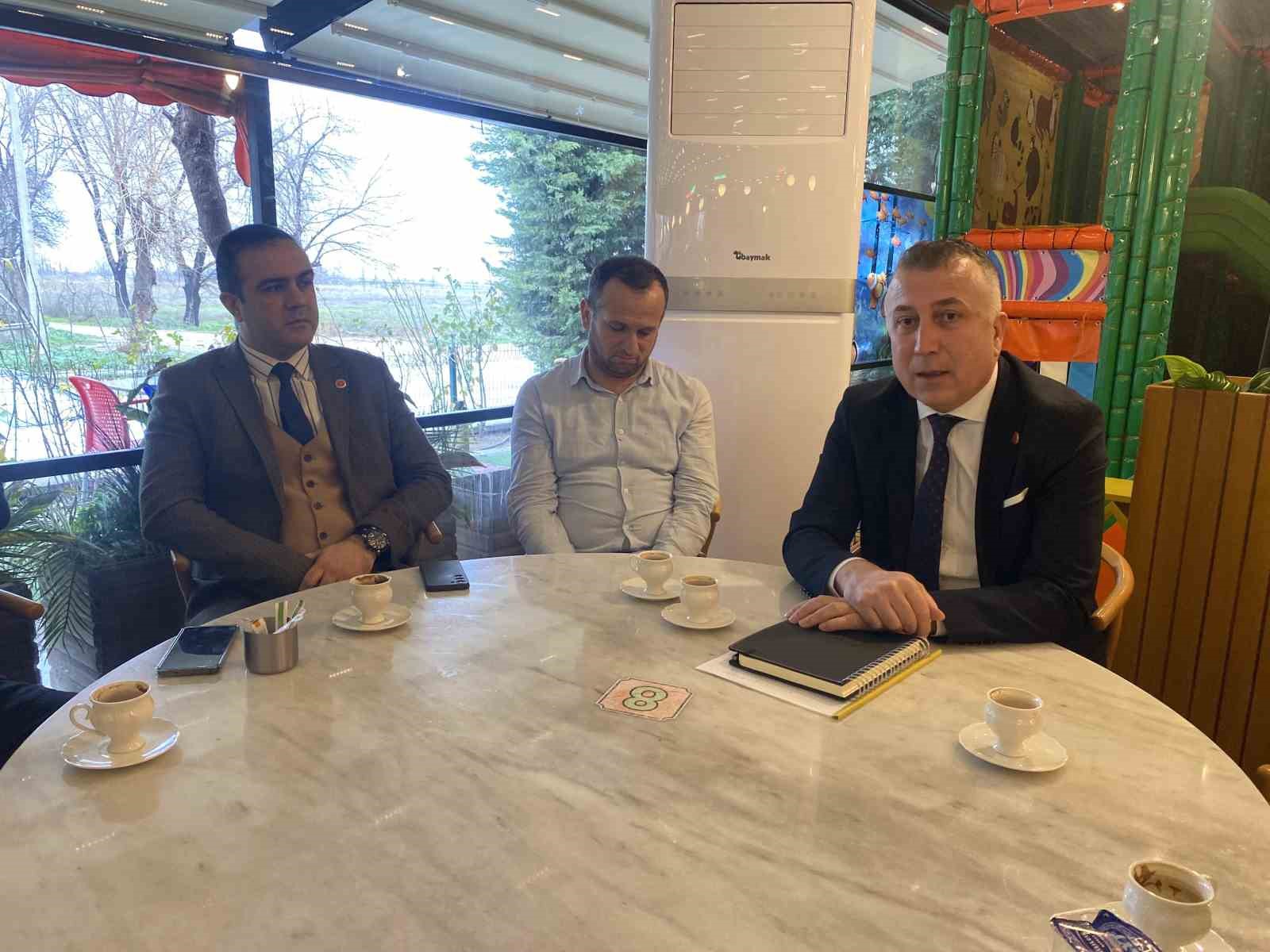 Alaşehir’de üzümün geleceği değerlendirildi
Alaşehir’de üzümün geleceği değerlendirildi